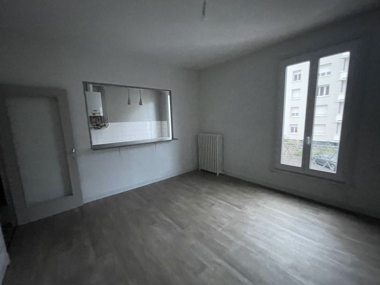 Appartement spacieux au deuxième étage - Le coteau — photo