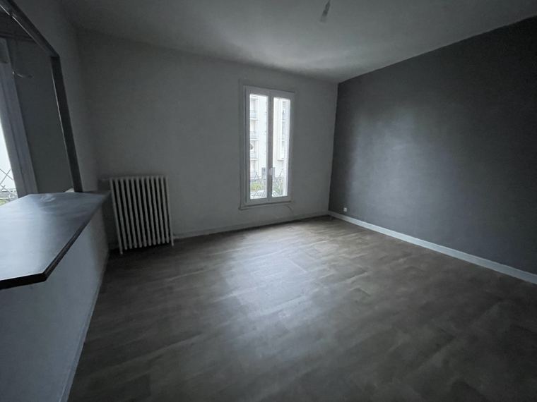 Appartement spacieux au deuxième étage - Le coteau — photo