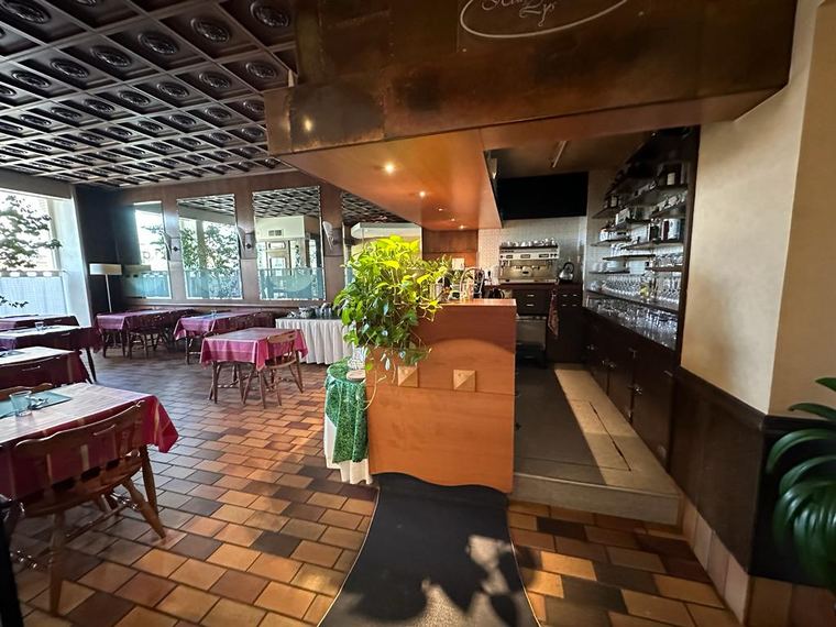 Mur Commercial Restaurant