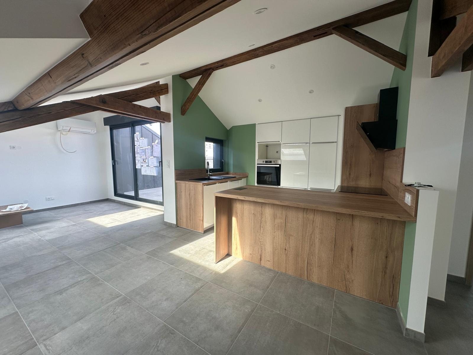 Appartement rénové par un marchand de biens au Coteau, près de Roanne