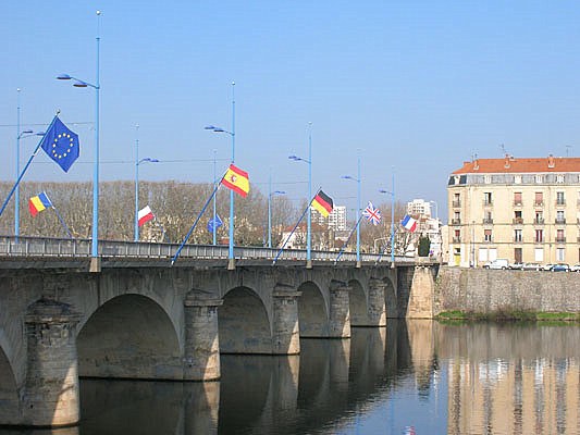 Le Coteau et les rives de Loire, face à Roanne, secteur d'investissement locatif dans la Loire (42)